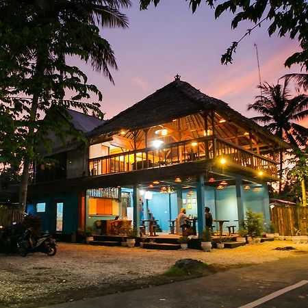 Full Moon Hostel Nusa Penida Exteriör bild