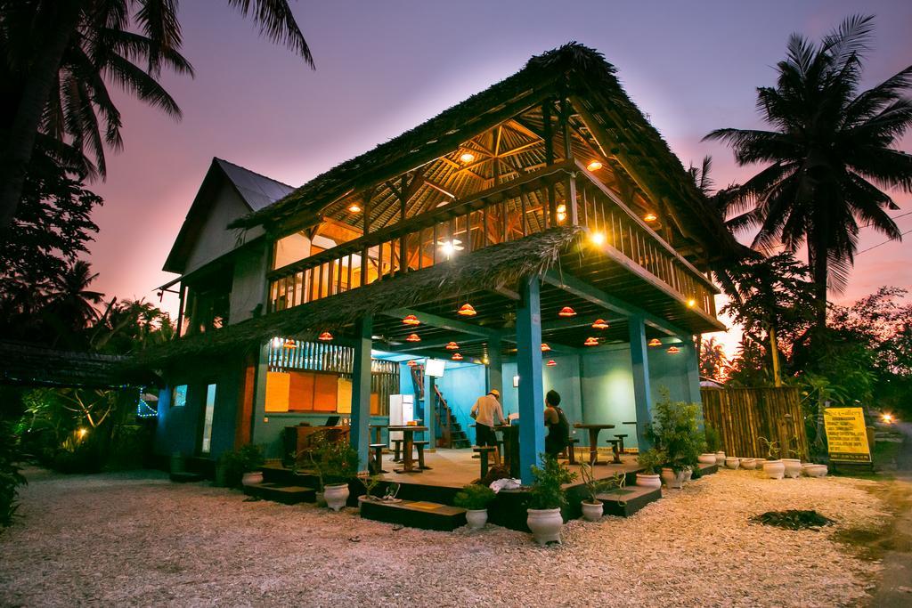 Full Moon Hostel Nusa Penida Exteriör bild