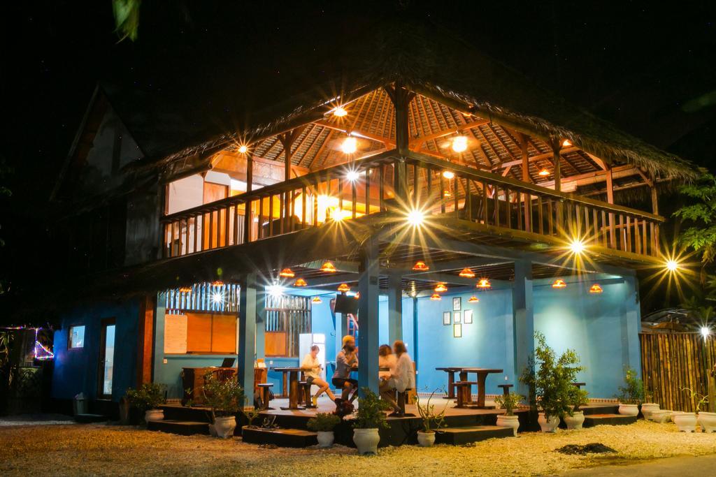 Full Moon Hostel Nusa Penida Exteriör bild