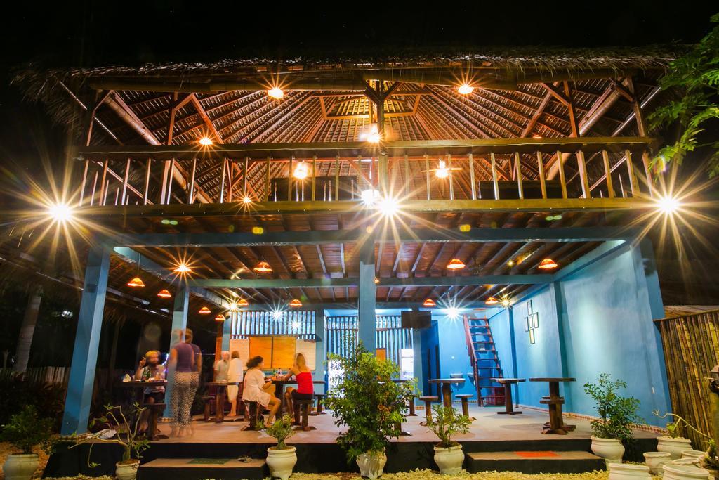 Full Moon Hostel Nusa Penida Exteriör bild
