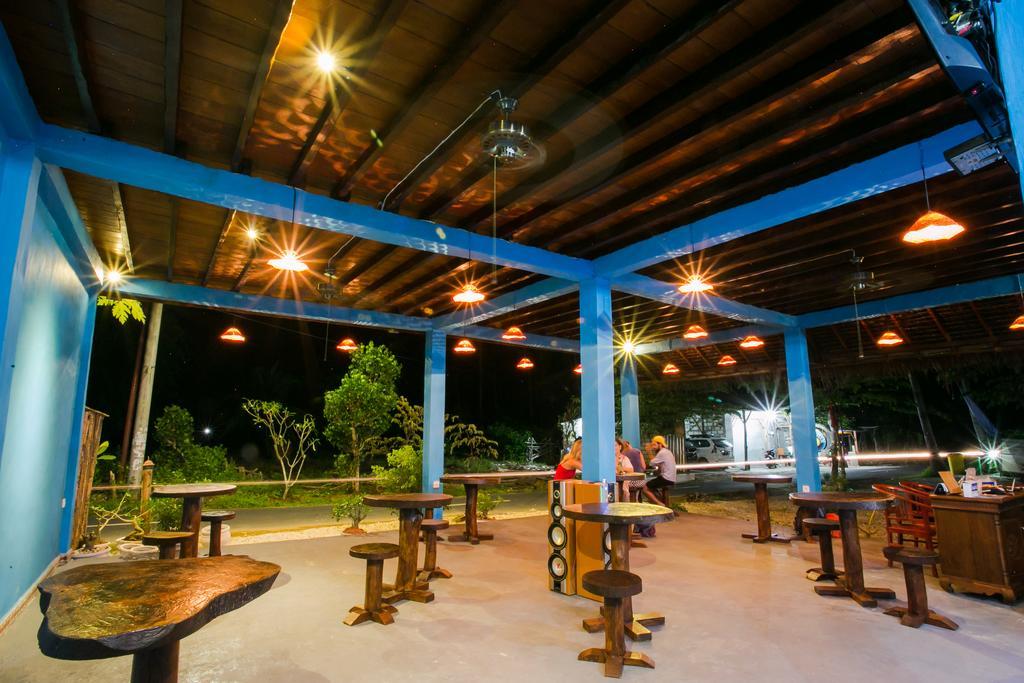 Full Moon Hostel Nusa Penida Exteriör bild
