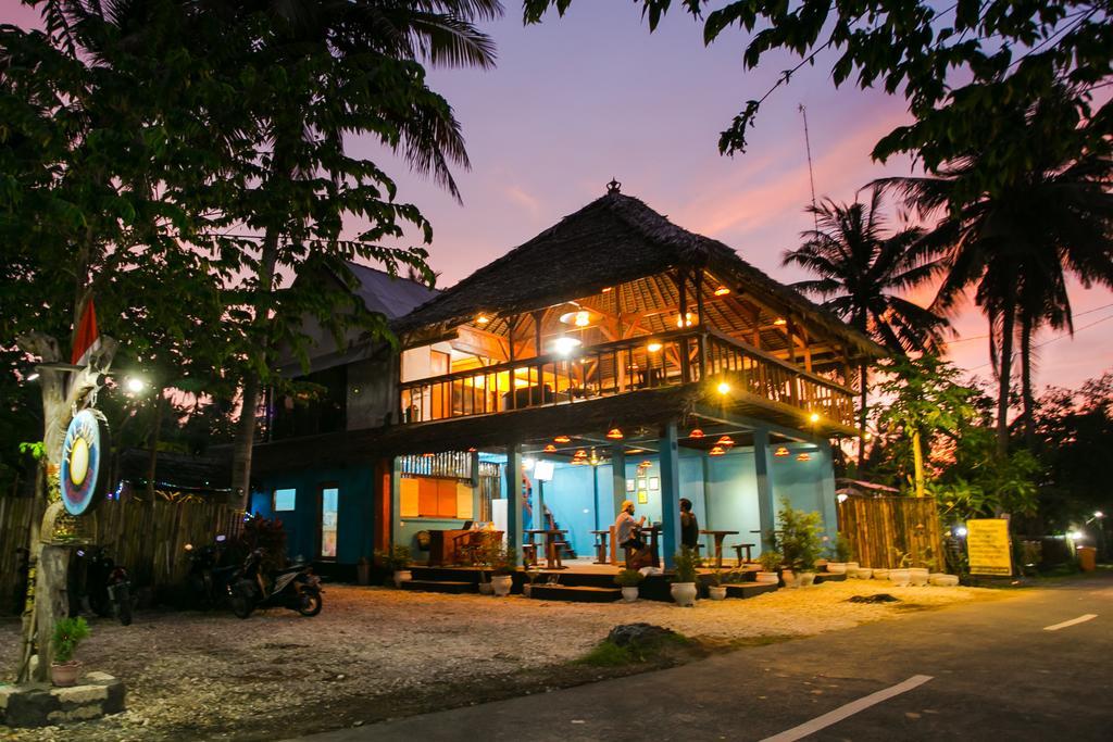 Full Moon Hostel Nusa Penida Exteriör bild
