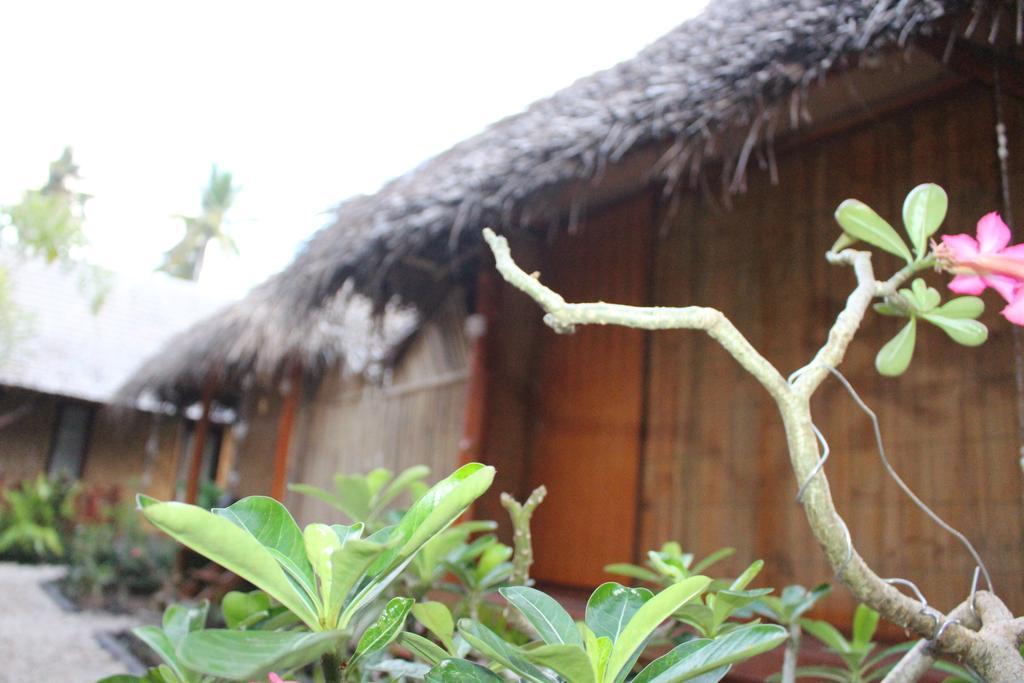 Full Moon Hostel Nusa Penida Exteriör bild