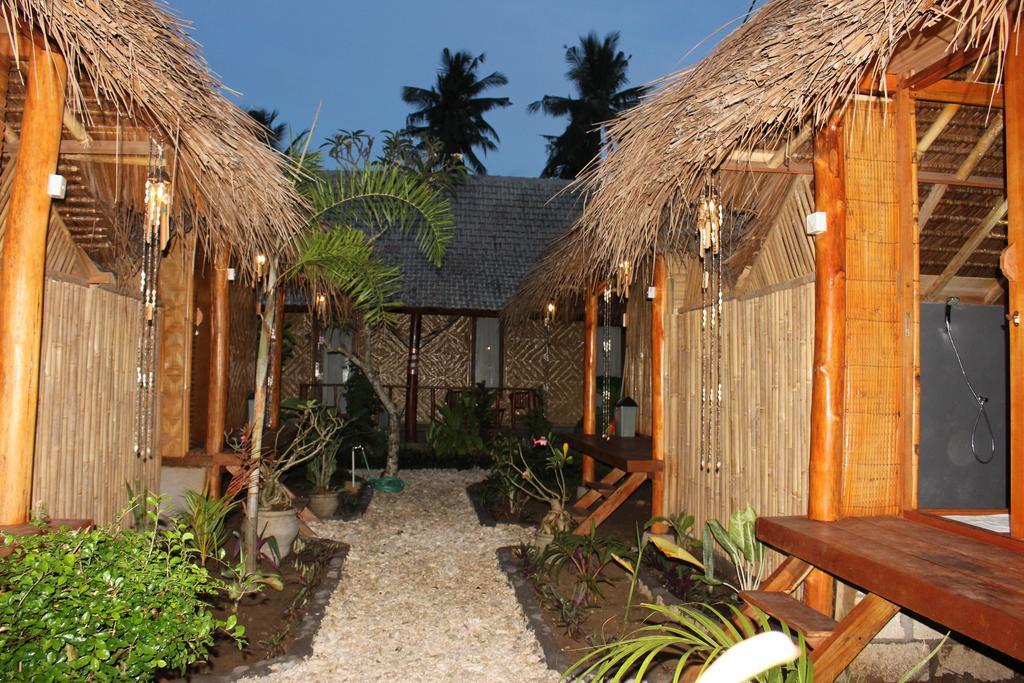 Full Moon Hostel Nusa Penida Exteriör bild