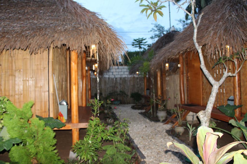 Full Moon Hostel Nusa Penida Exteriör bild