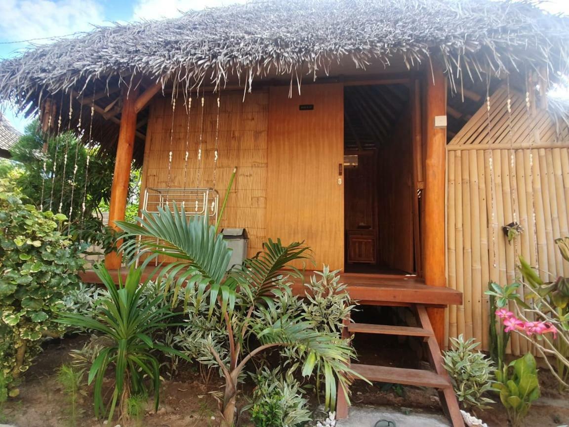 Full Moon Hostel Nusa Penida Exteriör bild